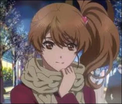 Qui donne l'écharpe à Ema sur cette image ?