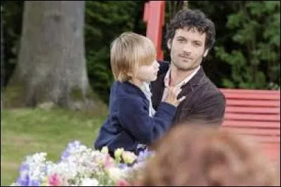 Que fait Jérôme à Valentin lors des préparatifs ?