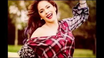 Pendant pratiquement toutes les saisons, avec qui Camille est-elle sortie ?