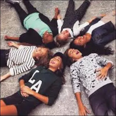 Par quels chanteurs est dirigé le groupe ?