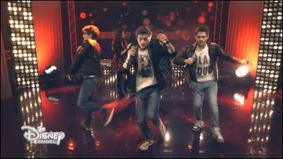 Qu'a fait le proviseur Ferrari pour le groupe ?