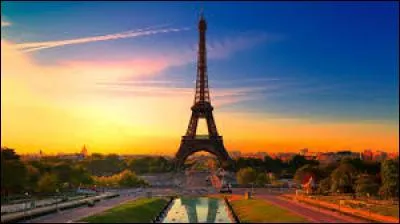 Dans quelle ville française se trouve la tour Eiffel ?