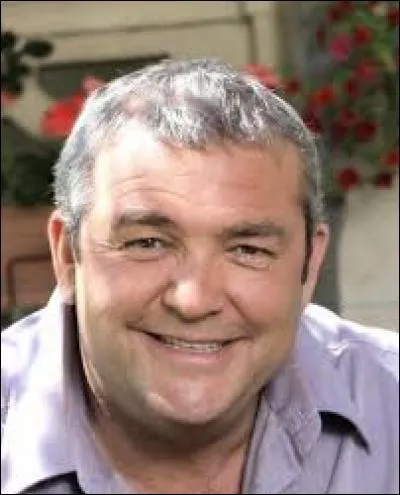 Qui est la copine de Jean-Paul dans la saison 5 ?