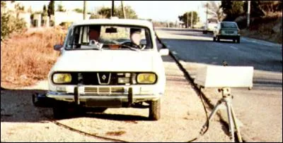 Voilà à quoi ressemblait un radar automatique dans les années 50. A l'époque on le surnommait "barbecue". Quel nom officiel porte-t-il de nos jours ?