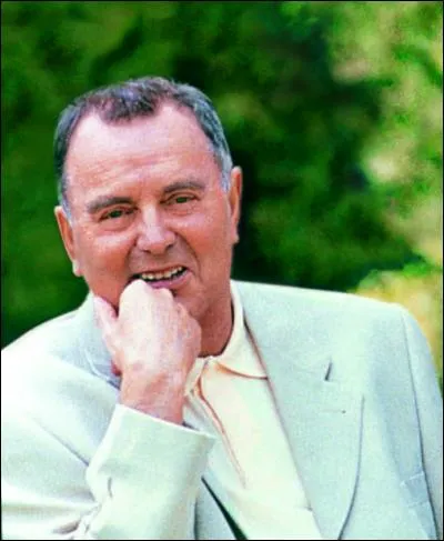 Dans quelle branche de l'industrie Yves Rocher a-t-il laissé son nom ?