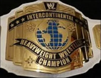 Quelles personnes ont remporté au moins une fois le titre Intercontinental de la WWE ?