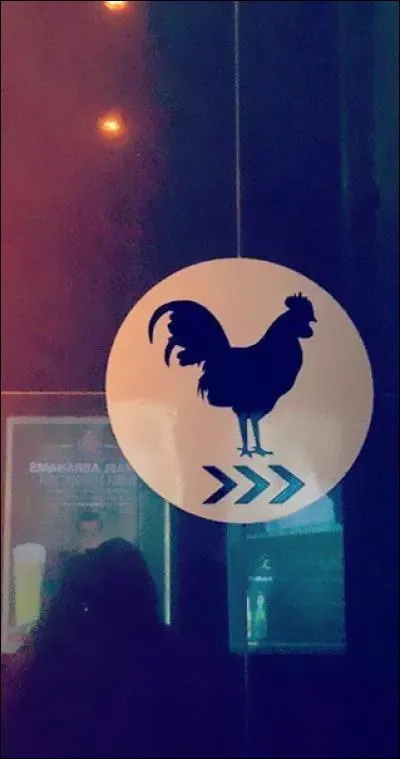 " Les poules et les coqs se content fleurette / C'est vrai qu'il est seul ce lapin, je crois que ça l'embête"... Mais quel était le titre de cette chanson ?