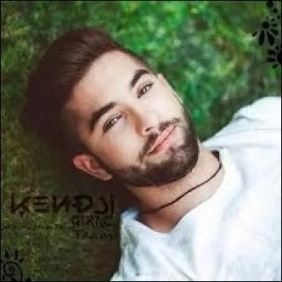 De quel instrument joue-t-il ?