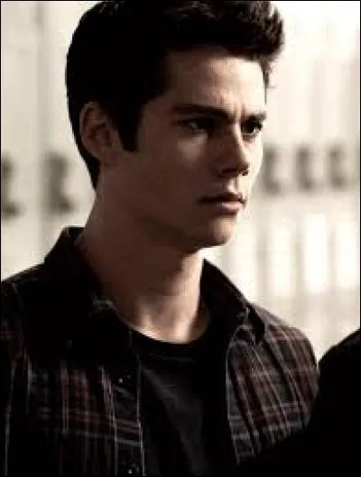 Avec qui sort Stiles dans la saison 5 ?