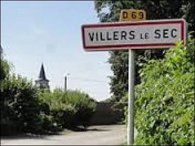Nous entrons à Villers-le-Sec. Village picard de l'arrondissement de Saint-Quentin, il se situe dans le département ...