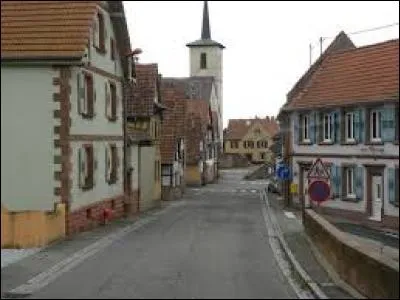 Commune alsacienne dans le parc naturel régional des Vosges du Nord, Rothbach se situe dans le département ...