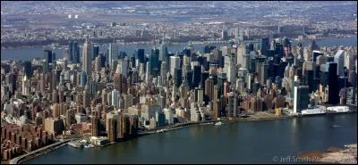 Quel film de Woody Allen a pour titre le nom d'une île célèbre des Etats-Unis ?