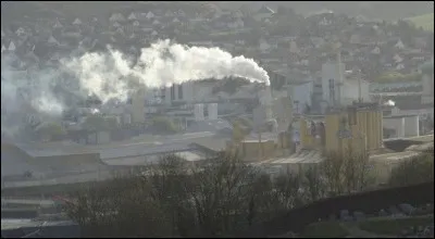 L'industrie du verre s'est écrite depuis 1896 à travers les siècles en synergie avec la vallée de la Bresle et Mers-les-Bains. Quelle est cette marque de fabrique devenue leader mondial du flaconnage de luxe pour la parfumerie ?
