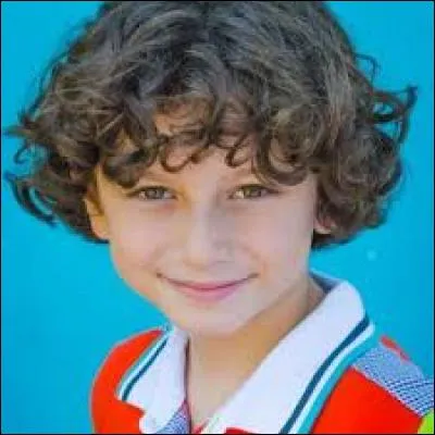 Comment s'appelle le petit frère de Riley ?