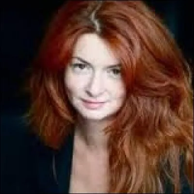 Quel est le nom de famille de Delphine ?