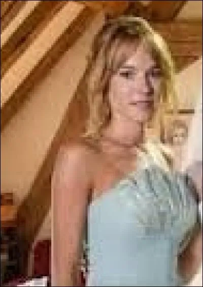 Quel est le nom de famille d'Alyzée ?