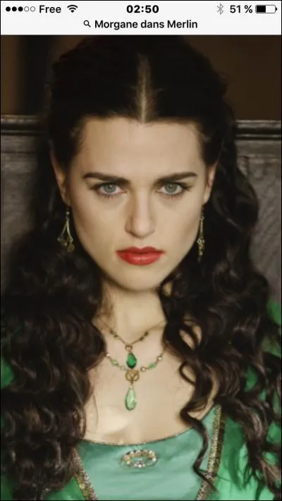 De qui Guenièvre est-elle la servante ?