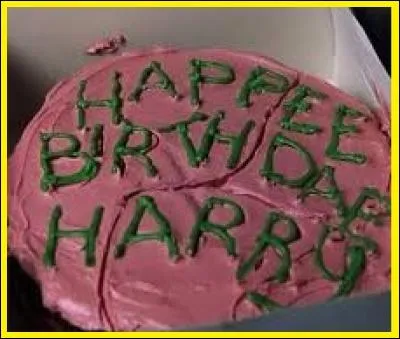 Cinéma - Qui offre ce gâteau d'anniversaire au personnage principal ?