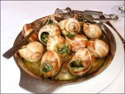 Ce pays à la gastronomie renommée, où l'on mange vraiment des choses étranges, telles les petites bestioles figurant sur l'image, a pour capitale ...