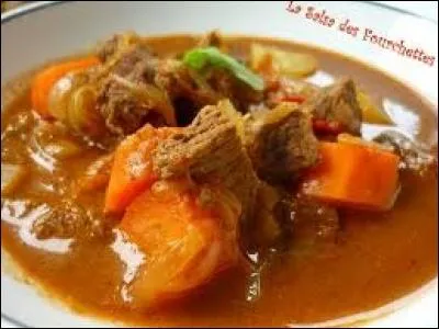 Cette préparation culinaire, entre autres à base de viandes, légumes et de paprika, est une recette provenant d'un pays d'Europe de l'Est. En trouvant ce dernier, vous en déduirez que la bonne capitale est :