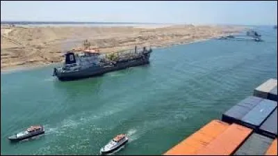 La construction de ce canal africain se fit de 1859 à 1869, sous la direction d'un certain Ferdinand de Lesseps. La capitale du pays où se situe ce canal a pour nom ...