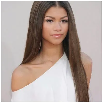 Dans quelle série joue Zendaya sur Disney Channel ? (question piège)