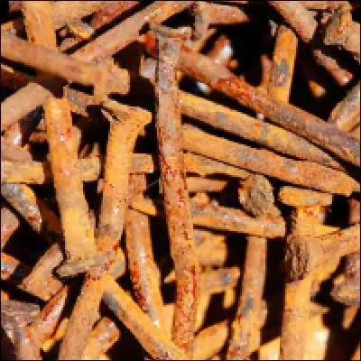 Un clou rubigineux est un clou :