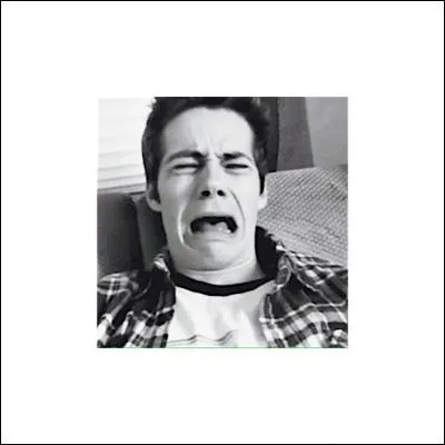 Avec qui est-il en couple dans cette même série ?