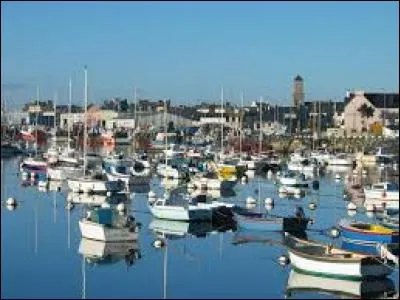Je vous emmène à la découverte de Guilvinec. Ville du Pays Bigouden, appelée souvent Le Guilvinec, elle se trouve dans le département ...