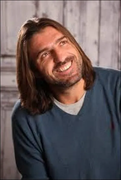 Quel est le personnage que Pascal Hénault joue ?