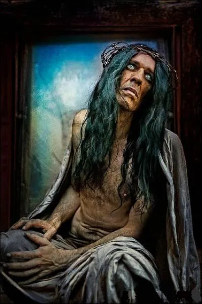 Selon Paul : celui-ci dressa une liste des personnes qui avaient vu Jésus après sa résurrection. Combien sont-ils ?