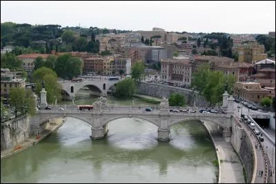 Quel fleuve traverse Rome ?