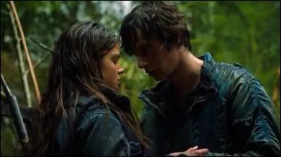 Enfin, Octavia (ma préférée) a une âme de grounder mais fait-elle partie des 100 ? Elle a passé quatorze ans de sa vie à se cacher. Quelle caractère a-t-elle ?