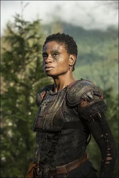 Indra, guerrière du clan Wood, est très méfiante envers les 100 lors de l'alliance. Qui est son second ?