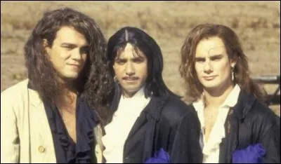 Qui chantait une parodie de la chanson « Isabelle a les yeux bleus » ?