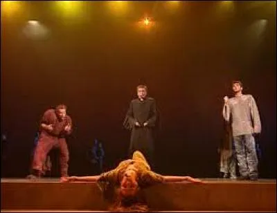 Quelle com&eacute;die musicale fran&ccedil;aise interpr&egrave;te la chanson" Belle" en 1998 ?