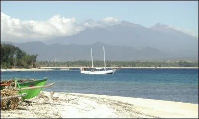 Le plus grand pays musulman en terme de population - indépendance des Pays-Bas - climat tropical - l'île de Lombok