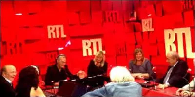 Qui anime l'émission "Les Grosses Têtes" sur RTL depuis septembre 2014 ?