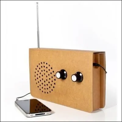 Quel humoriste a parodié le jeu radiophonique de "La valise RTL" en caricaturant Fabrice qui appelle Madame Chombier pour lui demander le montant de la valise ?