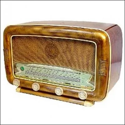 Pendant combien de temps Philippe Bouvard a-t-il présenté "Les Grosses Têtes" ?