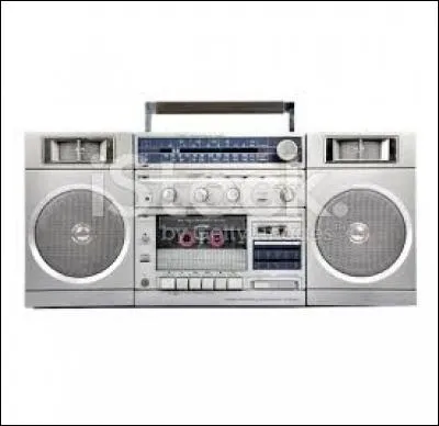 En 2004, il a fait le plus long "morning" du monde en restant 35 heures à l'antenne ! Il a oeuvré sur Fun Radio, Skyrock, NRJ, Europe 2, re-Fun Radio, Virgin Radio, RTL et de nouveau NRJ où il est suivi par 1 million d'auditeurs au quotidien ! Qui est cet animateur ?