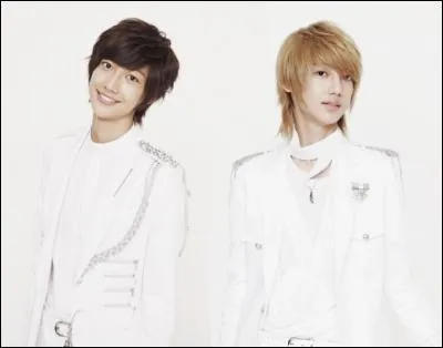 Sur cette photo, où est Kwangmin ? (Chanson : "Boyfriend")