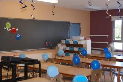 Nous ....... la classe.