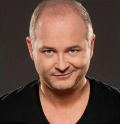 Qui est ce présentateur ?