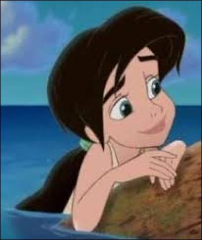 Je suis une sirène et une humaine, je porte un collier en forme de coquillage, je suis la fille d'une célèbre princesse et je suis brune comme mon père. Qui suis-je ?