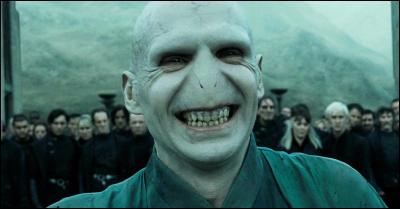 Il est l'antagoniste principal de la saga Harry Potter et aime jouer à "J'ai volé ton nez". Quel est son nom ?