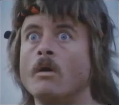 Mike est le méchant du film "Hitman le cobra". Quelle réplique culte de Mike a propulsé ce film au rang de navet ?