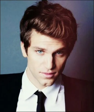 Toby Cavanaugh est le petit copain de...