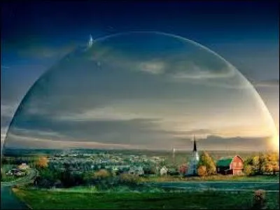 Quelle ville est isolée sous un dôme géant dans la série "Under the Dome" ?