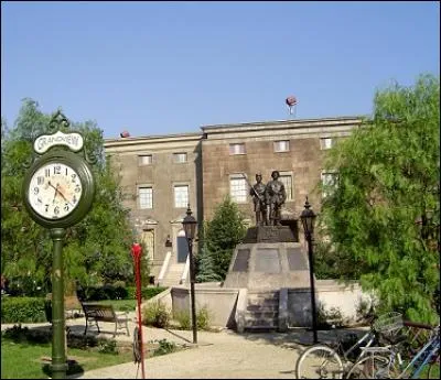 Dans quelle ville fictive se déroule l'intrigue de la série "Ghost Whisperer" ?